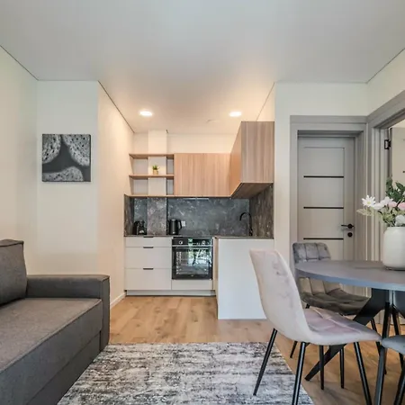 Apartament Basa *